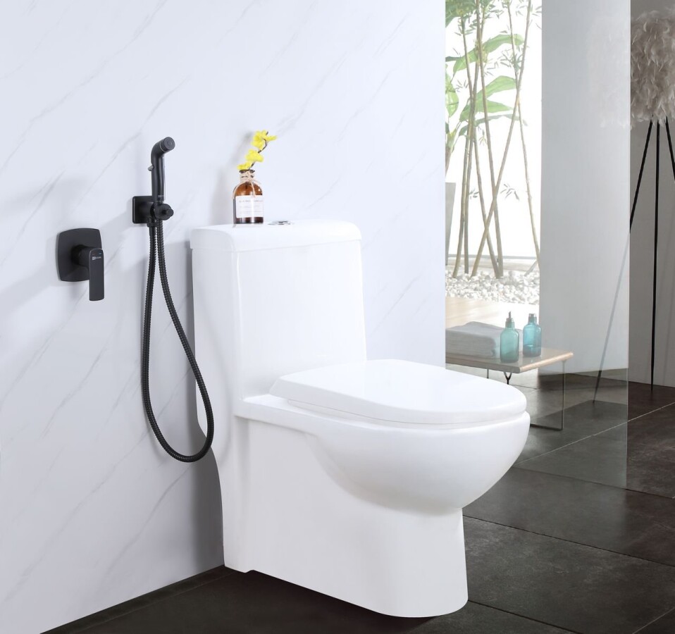 Lemark Ursus LM7219BL смеситель с гигиеническим душем черный