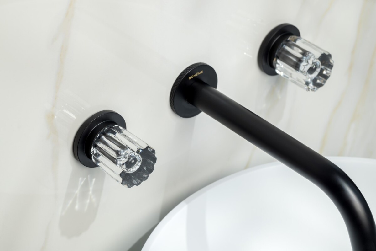 Смеситель для раковины из стены Boheme Elegante Черный матовый 152-2-B-EL