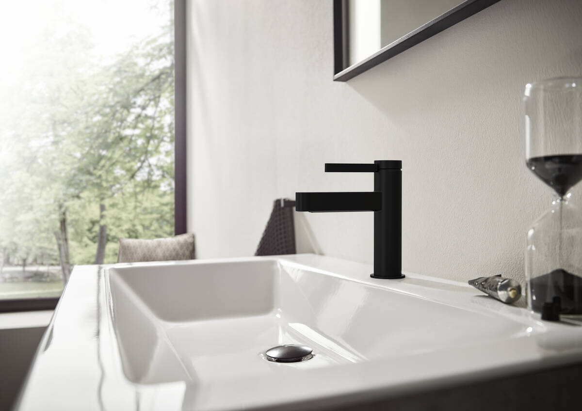 Hansgrohe Finoris Смеситель для раковины 100 со сливным клапаном Push-Open черный матовый 76010670