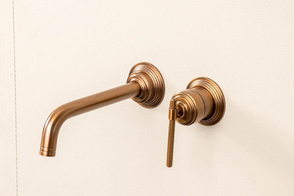 Смеситель для раковины из стены Boheme Eterna Brushed Bronze 175-BRB