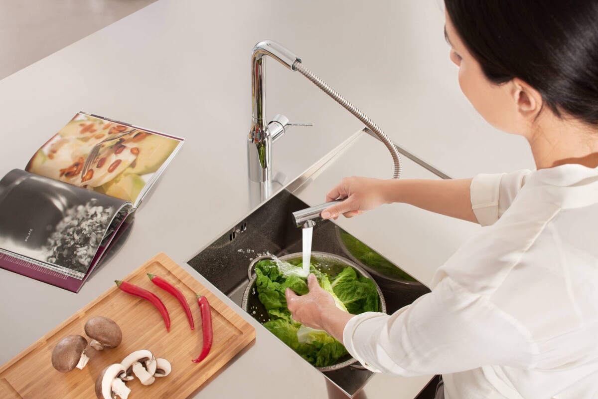 Grohe Essence 30270000 смеситель для кухни хром
