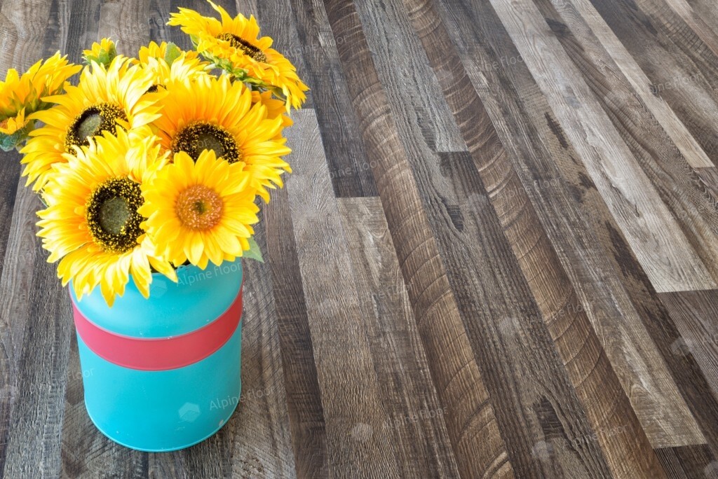 Alpine Floor Easy Line Кварцвиниловая плитка LVT Орех Состаренный ECO 3-11 PB 1219.2 х 184.15 х 3 mm