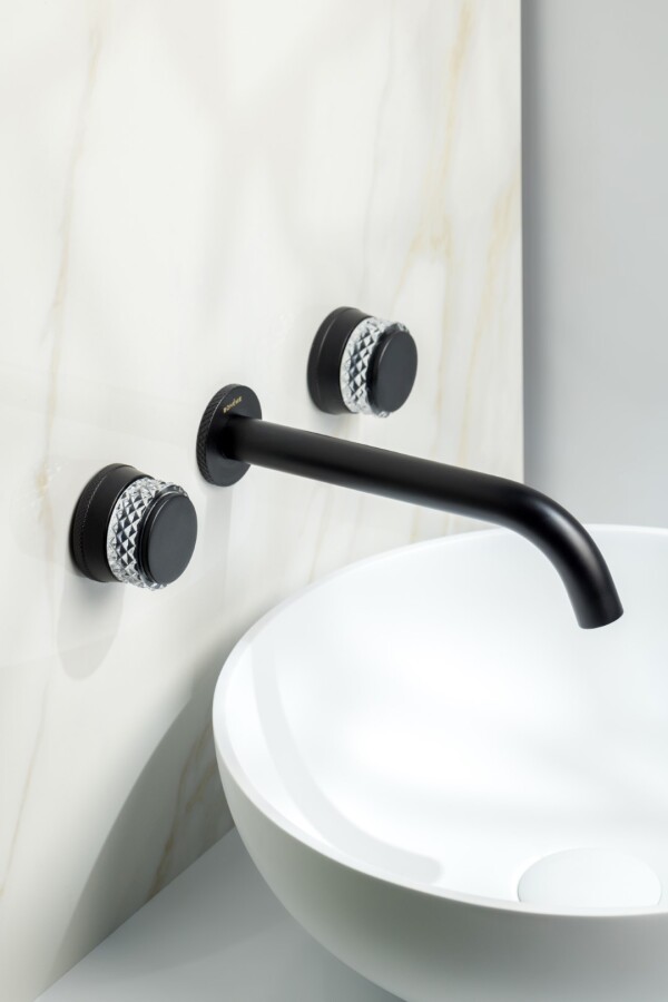 Смеситель для раковины из стены Boheme Aura Black на 3 отв. 152-2-B-A