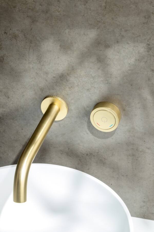 Смеситель автоматический для раковины из стены на 2 отв. Boheme Tech Matt Gold 158/2-MG