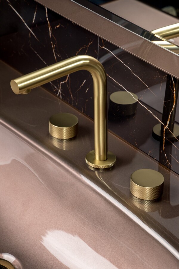 Смеситель для раковины Boheme Stick ручка Touch на 3 отв. Matt Gold 152-MG.2