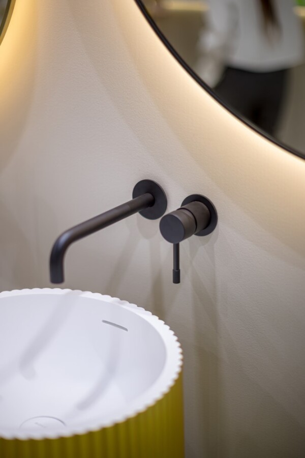 Смеситель для раковины из стены Boheme Uno Черный матовый 465-B