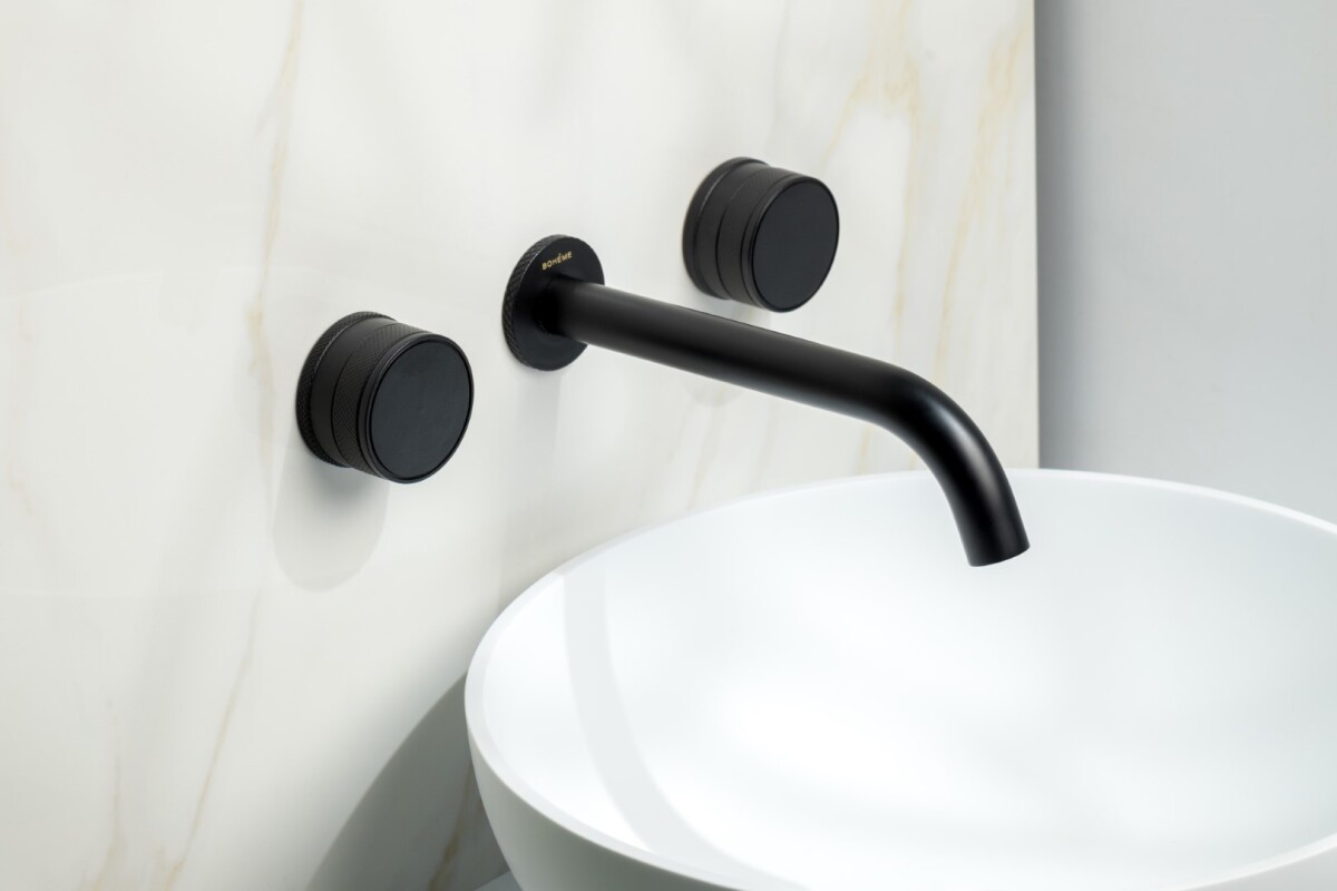 Смеситель для раковины из стены Boheme Prestige Black на 3 отв. 152-2-B-PR