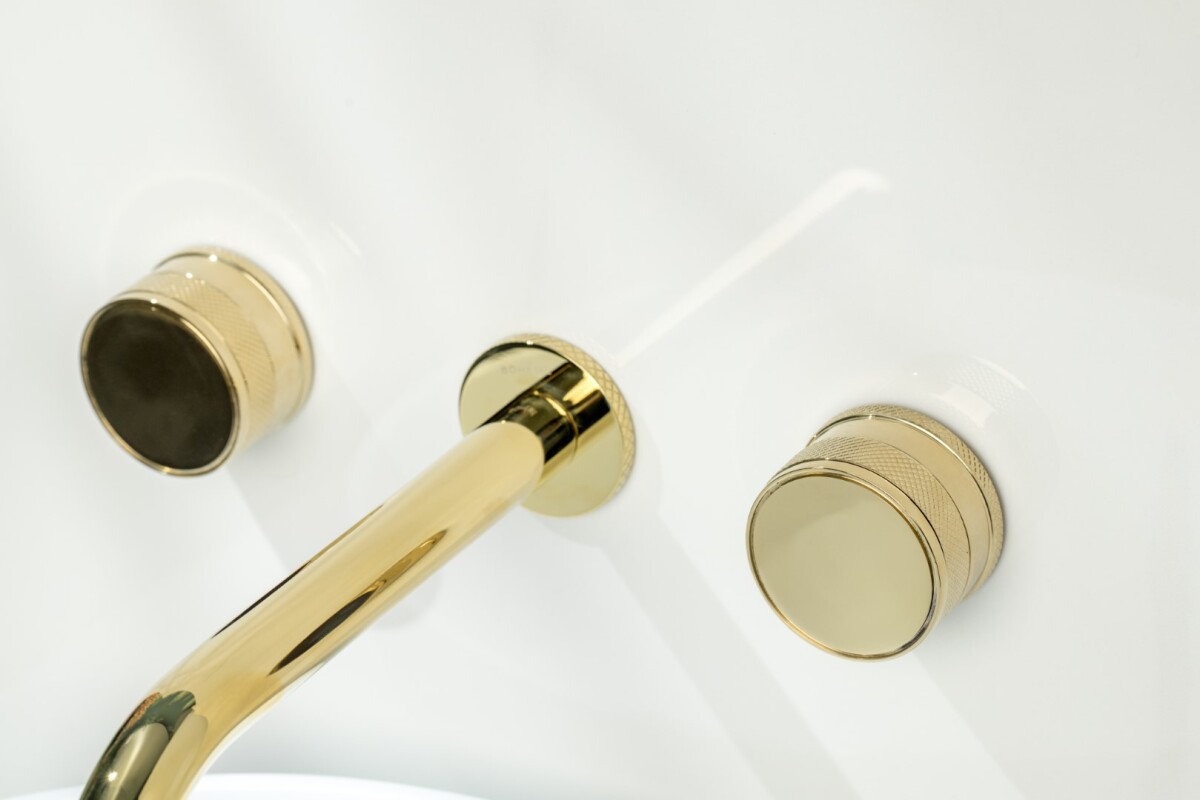 Смеситель для раковины из стены Boheme Prestige Gold на 3 отв. 152-2-G-PR