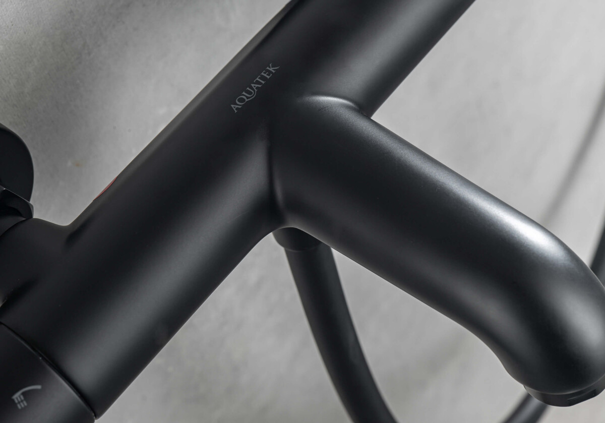 Aquatek Вега AQ1043MB Термостатический смеситель для ванны Черный матовый