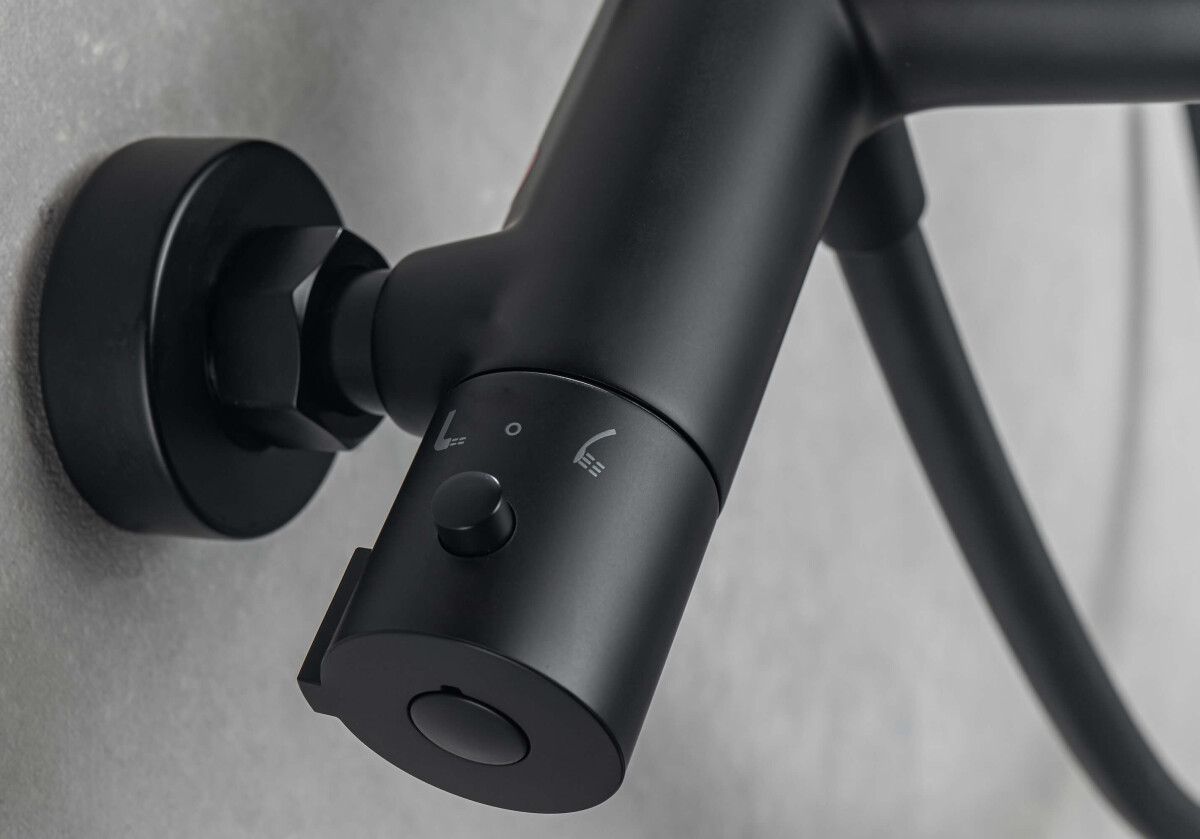 Aquatek Вега AQ1043MB Термостатический смеситель для ванны Черный матовый