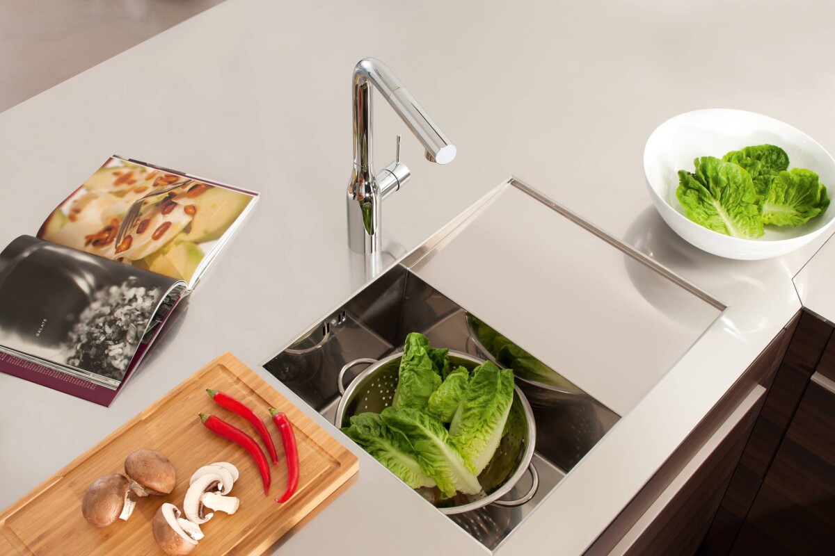 Grohe Essence 30270000 смеситель для кухни хром