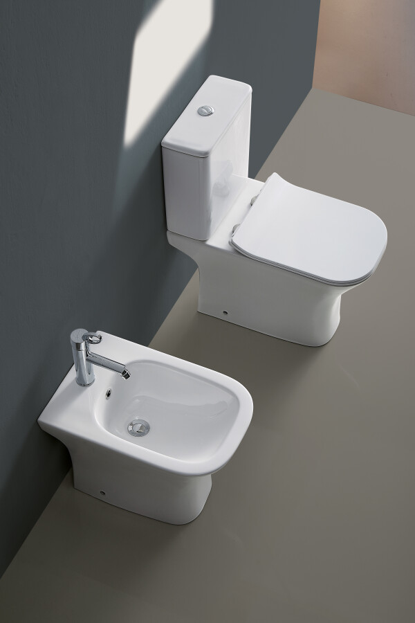 Azario Fretta Square AZ-1215 + AZ-1216-G унитаз напольный с арматурой Geberit