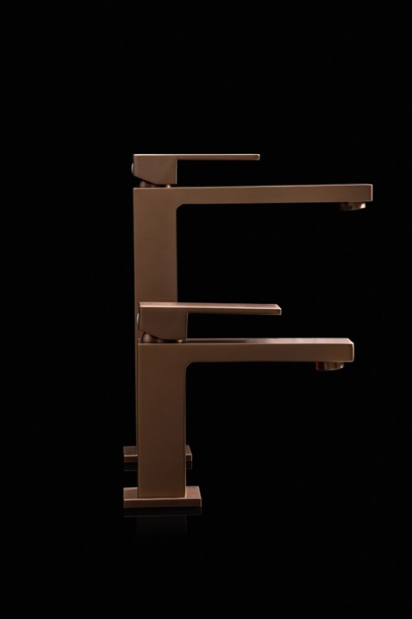 Смеситель для умывальника Boheme Qubic Brushed Bronze 471-BRB