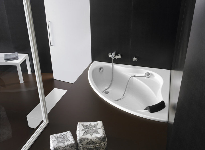 Roca Bali 150*150 ванна акриловая угловая 7.2486.3.900.0