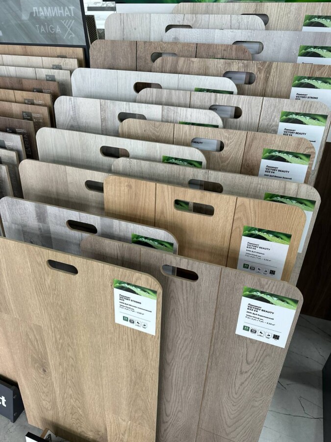 Ламинат Первая Уральская 832 Дуб светло-коричневый/ Oak light brown 4V 1292x194x8 Т047072