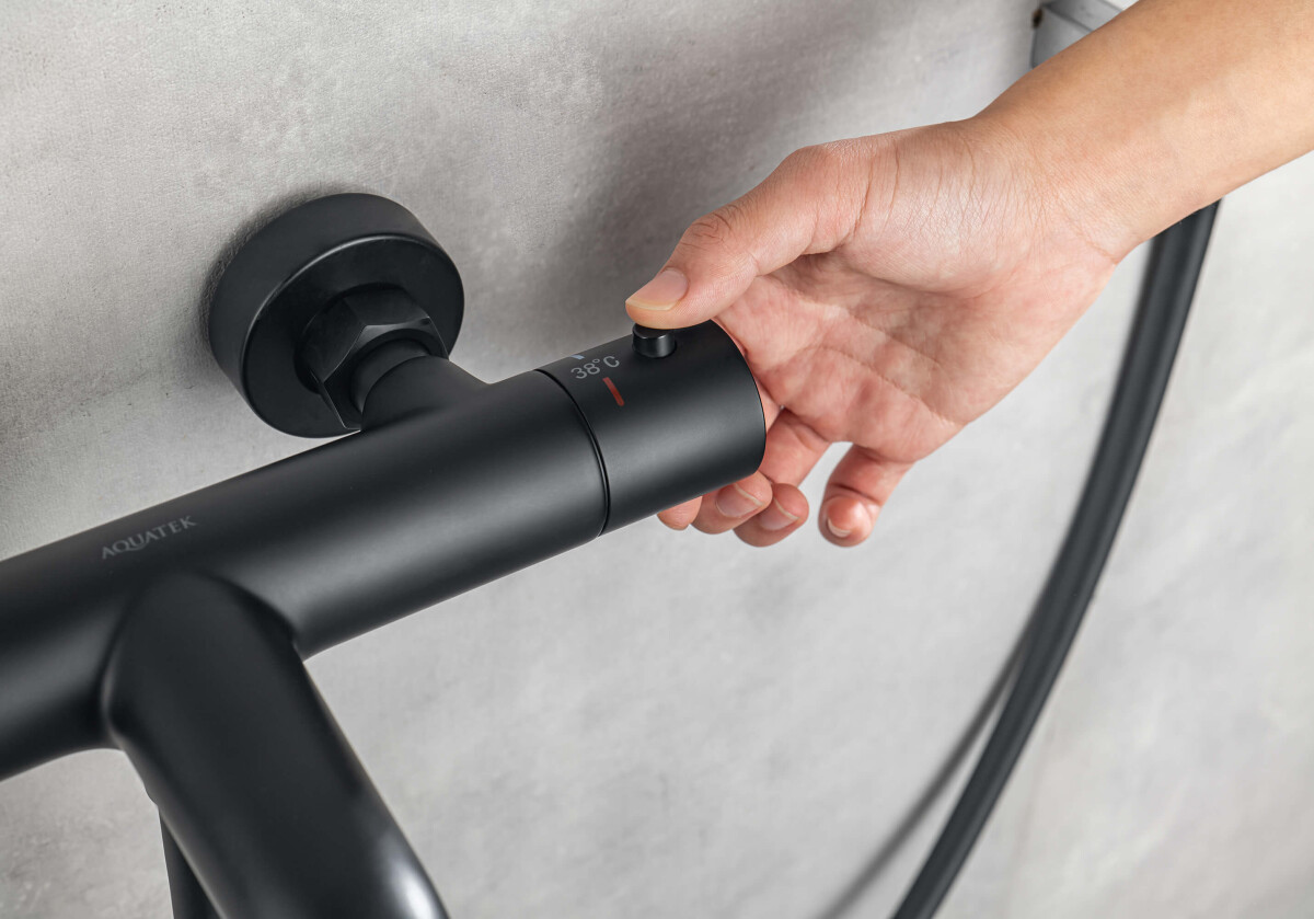 Aquatek Вега AQ1043MB Термостатический смеситель для ванны Черный матовый