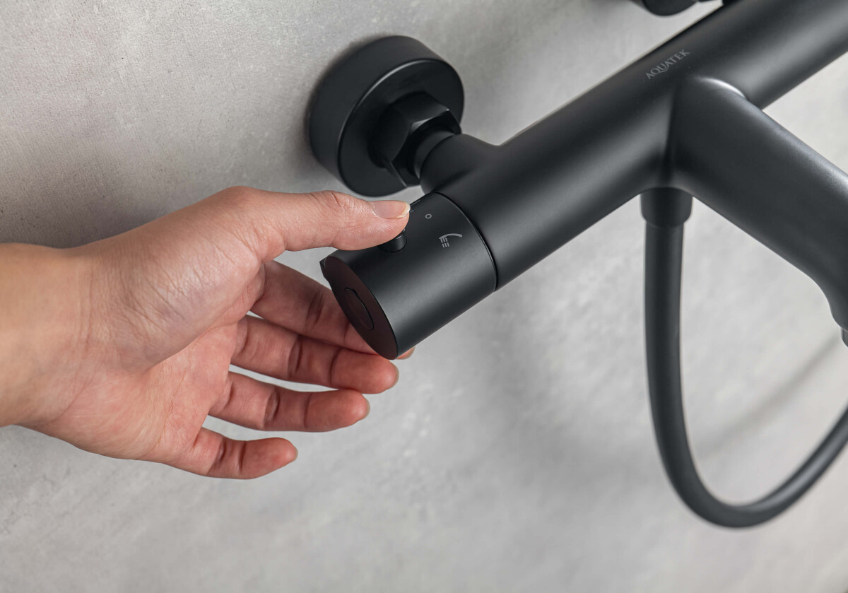 Aquatek Вега AQ1043MB Термостатический смеситель для ванны Черный матовый