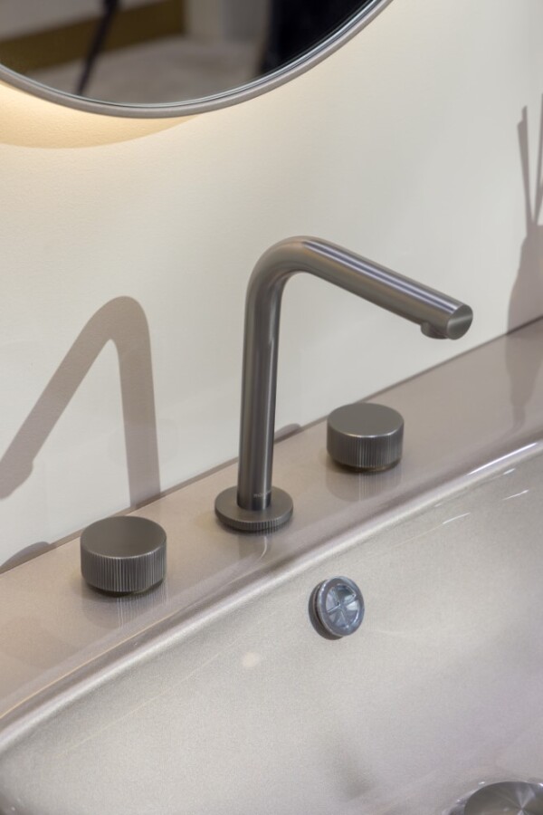 Смеситель для раковины Boheme Stick ручка Linea на 3 отв. Gun Metal 152-GM.3