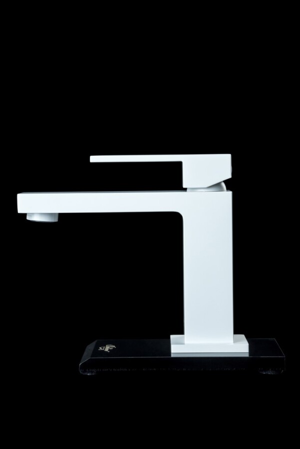 Смеситель для умывальника Boheme Qubic Matt White 471-MW