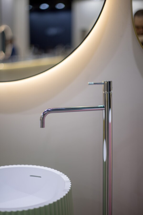 Смеситель для раковины напольный Boheme Uno Хром 107-CR