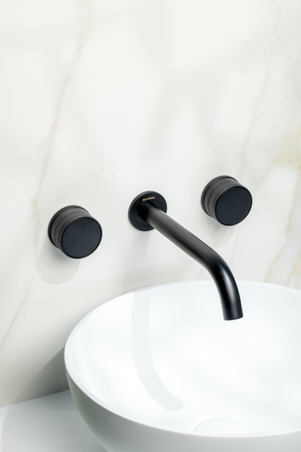 Смеситель для раковины из стены Boheme Prestige Black на 3 отв. 152-2-B-PR