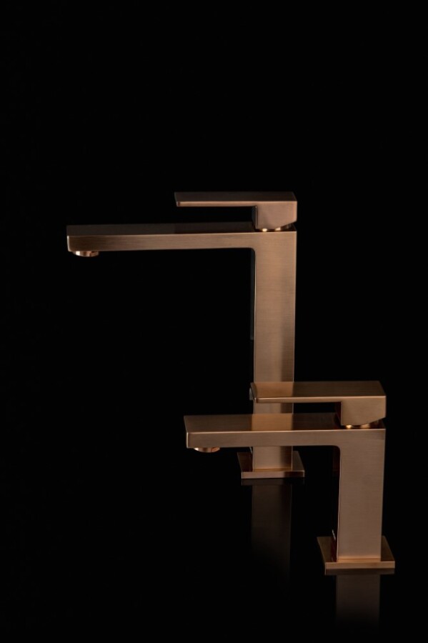 Смеситель для умывальника Boheme Qubic Copper Brushed 471-CB