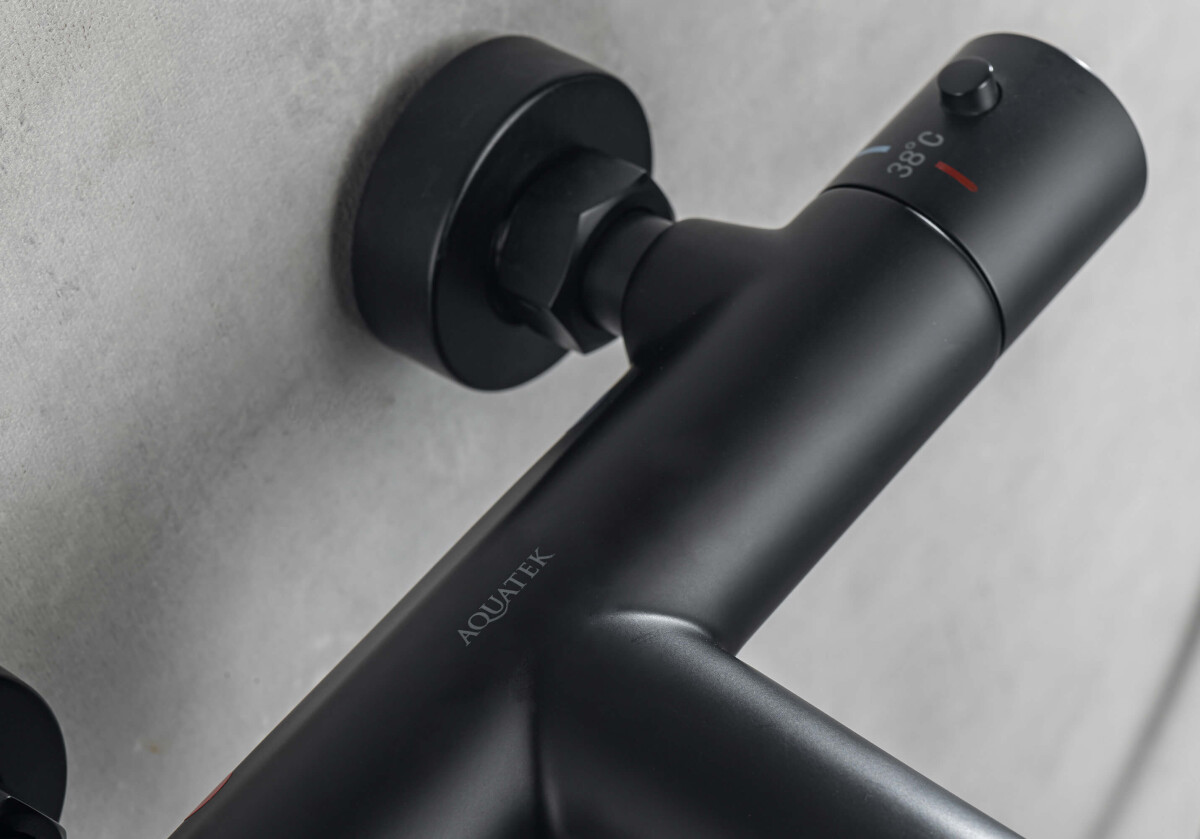 Aquatek Вега AQ1043MB Термостатический смеситель для ванны Черный матовый