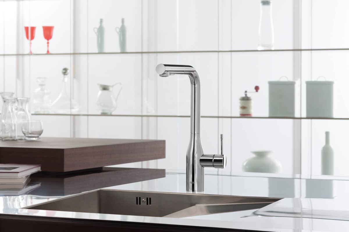 Grohe Essence 30270000 смеситель для кухни хром