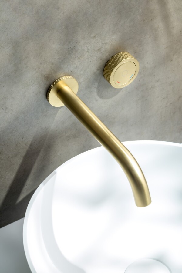 Смеситель автоматический для раковины из стены на 2 отв. Boheme Tech Matt Gold 158/2-MG