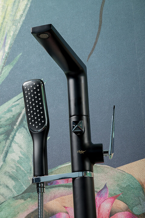 Смеситель врезной на борт ванны Boheme Venturo Черный / Хром 370-B