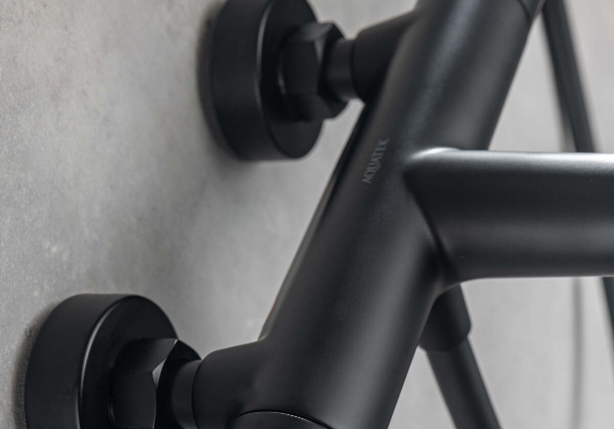 Aquatek Вега AQ1043MB Термостатический смеситель для ванны Черный матовый