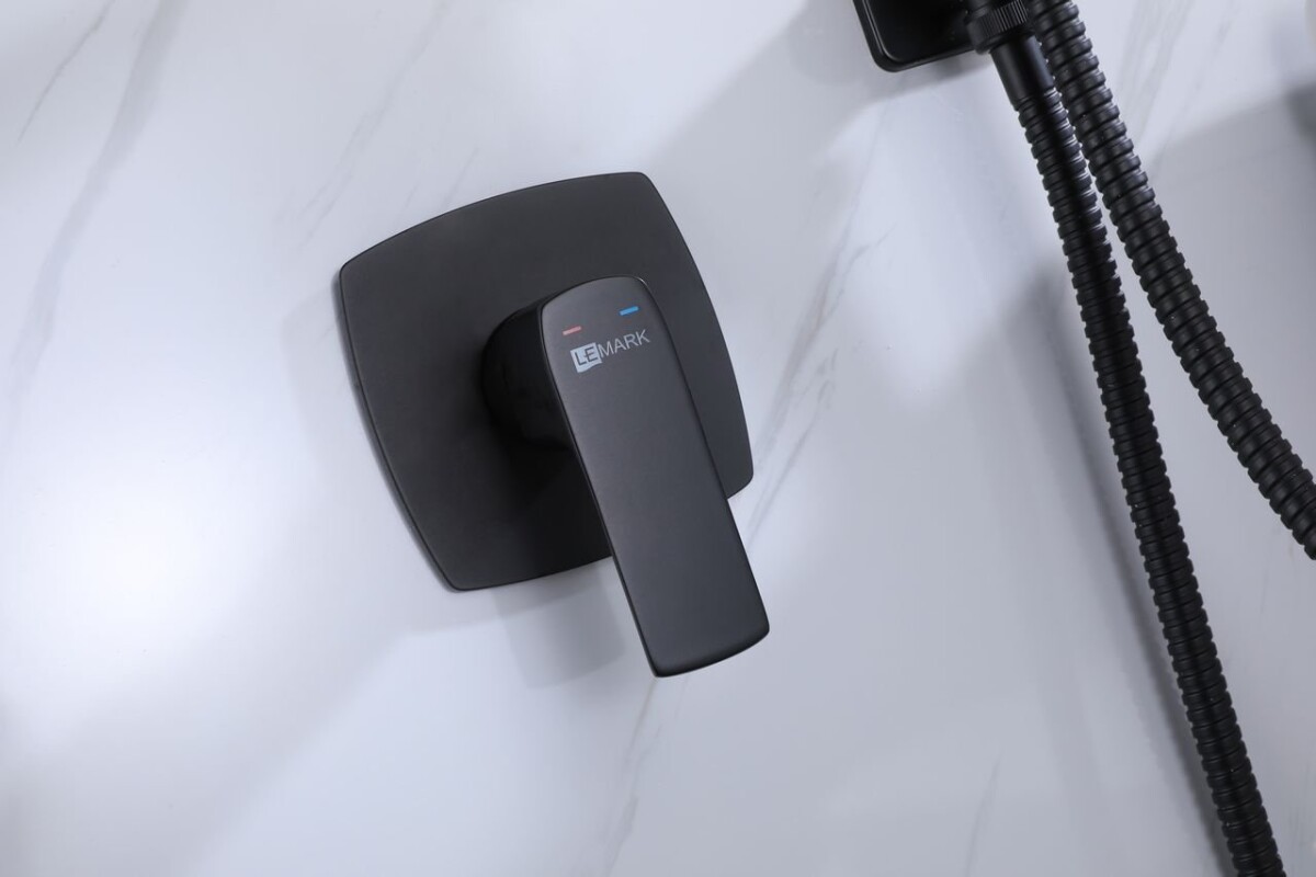 Lemark Ursus LM7219BL смеситель с гигиеническим душем черный