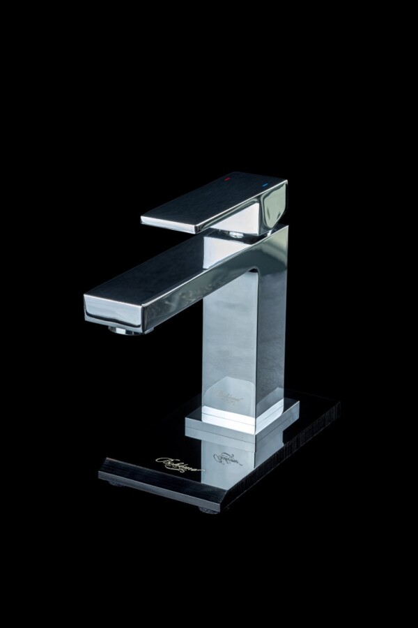 Смеситель для умывальника Boheme Qubic Chrome 471-CR