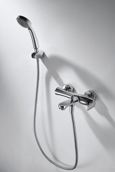 Смеситель для ванны с коротким изливом Bravat Flow F671105C-B