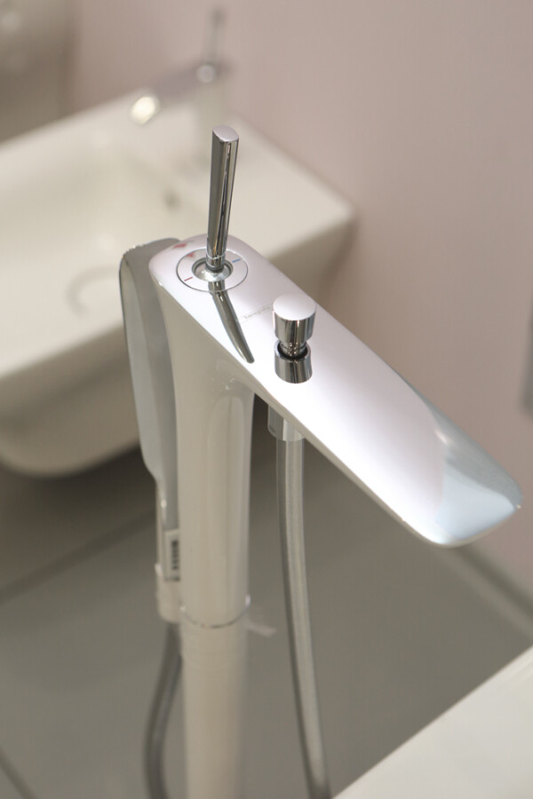 Hansgrohe PuraVida 15473400 смеситель для ванны напольный хром