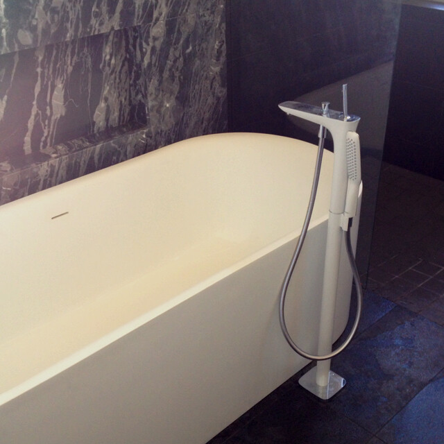 Hansgrohe PuraVida 15473400 смеситель для ванны напольный хром