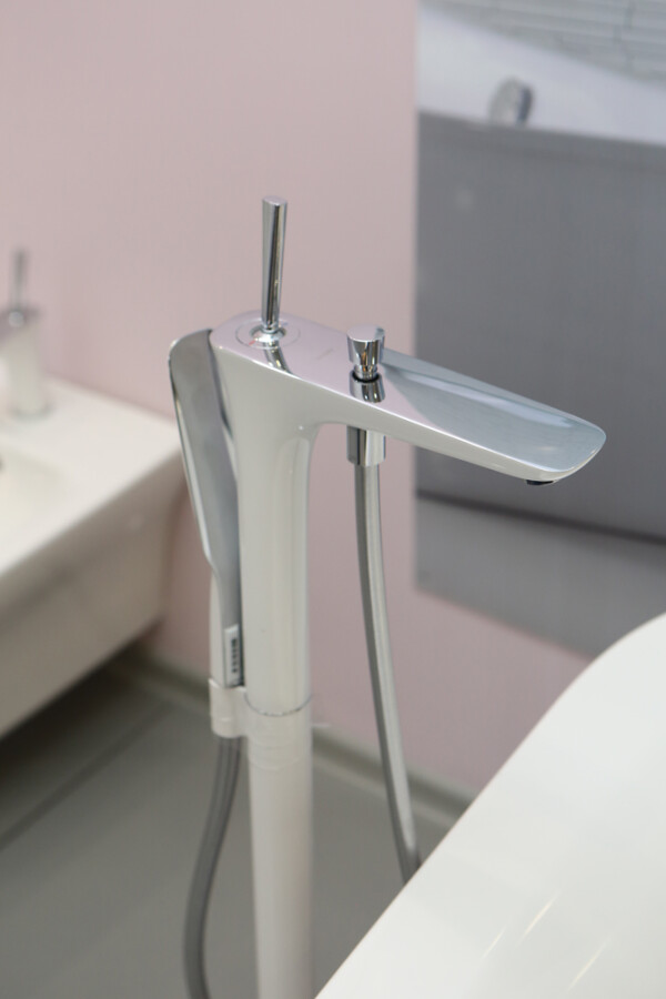 Hansgrohe PuraVida 15473400 смеситель для ванны напольный хром